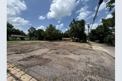 300 W 10th Street, Bonham, TX 75418 - Photo 2