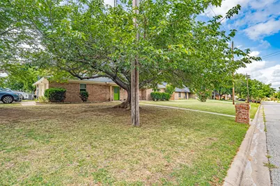 1300 4th Street, Granbury, TX 76048 - Photo 2