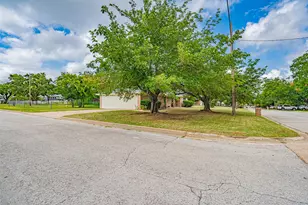 1300 Fourth St, Granbury, TX 76048 - Photo 24