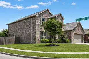 12532 Autumn Leaves Trail, Fort Worth, TX 76244 - Photo 2