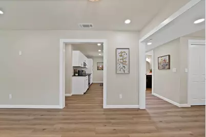 1104 E Russell Avenue, Carrollton, TX 75006 - Photo 14
