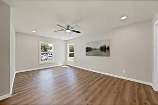 1104 E Russell Ave, Carrollton, TX 75006 - Photo 4