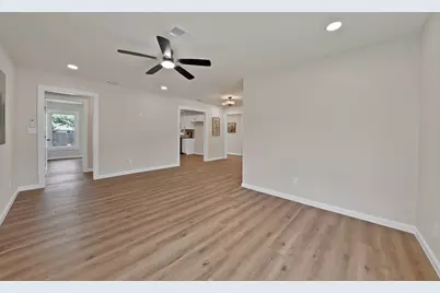 1104 E Russell Avenue, Carrollton, TX 75006 - Photo 8