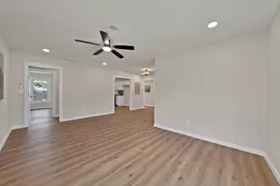 1104 E Russell Ave, Carrollton, TX 75006 - Photo 8