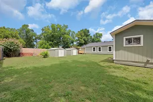 1104 E Russell Ave, Carrollton, TX 75006 - Photo 28