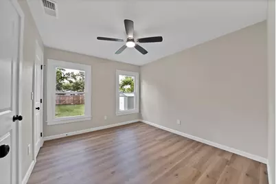1104 E Russell Avenue, Carrollton, TX 75006 - Photo 16