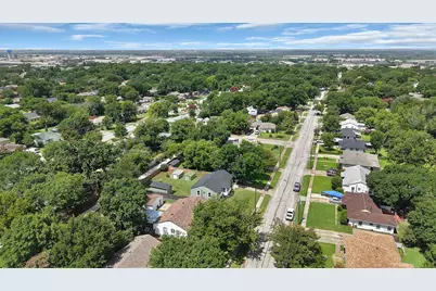 1104 E Russell Avenue, Carrollton, TX 75006 - Photo 32