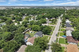 1104 E Russell Ave, Carrollton, TX 75006 - Photo 32