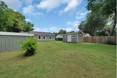 1104 E Russell Avenue, Carrollton, TX 75006 - Photo 30