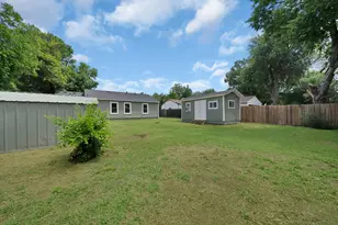 1104 E Russell Ave, Carrollton, TX 75006 - Photo 30