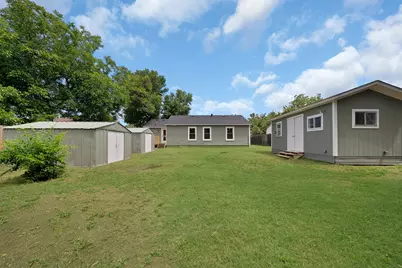 1104 E Russell Avenue, Carrollton, TX 75006 - Photo 30