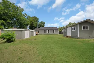 1104 E Russell Ave, Carrollton, TX 75006 - Photo 30