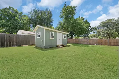1104 E Russell Avenue, Carrollton, TX 75006 - Photo 28