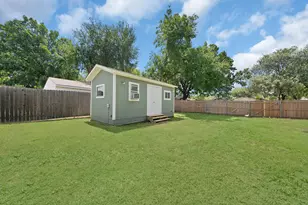 1104 E Russell Ave, Carrollton, TX 75006 - Photo 28