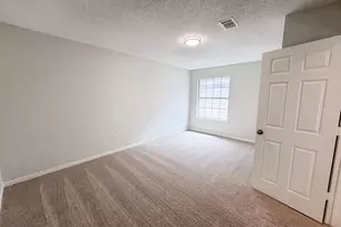 317 Riverwalk Ln, Irving, TX 75063 - Photo 4