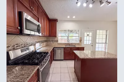 317 Riverwalk Lane, Irving, TX 75063 - Photo 16
