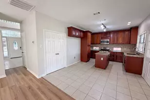 317 Riverwalk Ln, Irving, TX 75063 - Photo 2