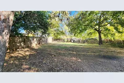318 Macarthur Boulevard, Grand Prairie, TX 75050 - Photo 14