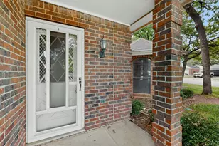 7517 Crosstimbers Ln, North Richland Hills, TX 76182 - Photo 2