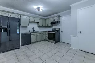 2001 Century Dr, Waco, TX 76712 - Photo 10