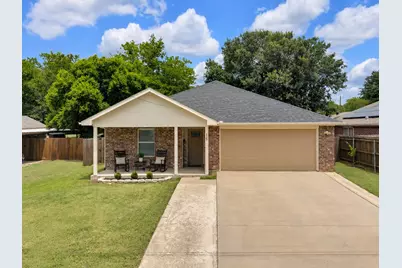 115 E Cason Street, Irving, TX 75061 - Photo 1