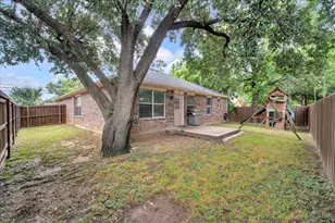115 E Cason St, Irving, TX 75061 - Photo 24