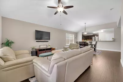 115 E Cason Street, Irving, TX 75061 - Photo 10