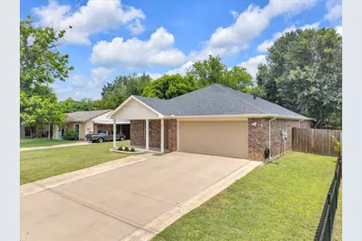 115 E Cason Street, Irving, TX 75061 - Photo 2