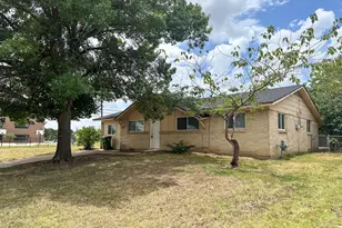 701 Tanglewood Dr, Hurst, TX 76053 - Photo 2