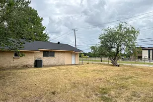 701 Tanglewood Dr, Hurst, TX 76053 - Photo 24