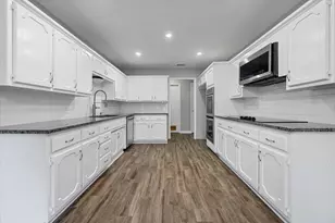 213 Meadowhill Dr, Benbrook, TX 76126 - Photo 12