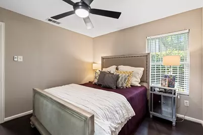 1130 S Montreal Avenue, Dallas, TX 75208 - Photo 18