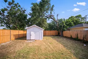 1350 Strickland St, Dallas, TX 75216 - Photo 26