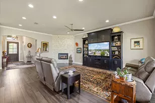 2603 Waters Edge Dr, Granbury, TX 76048 - Photo 2
