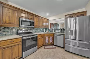 5909 Colebrook Ct, Arlington, TX 76017 - Photo 6