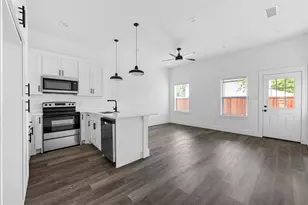 3018 Henry St, Greenville, TX 75401 - Photo 4
