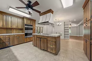 701 Arlington Dr, Woodway, TX 76712 - Photo 12