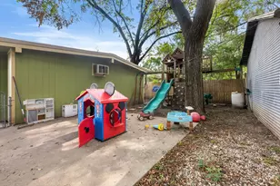 801 Oak St, Bonham, TX 75418 - Photo 32