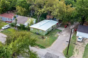 801 Oak St, Bonham, TX 75418 - Photo 2