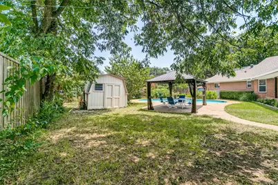4601 Holiday Lane E, North Richland Hills, TX 76180 - Photo 26
