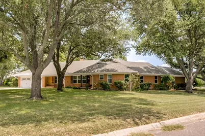 4601 Holiday Lane E, North Richland Hills, TX 76180 - Photo 2