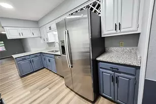 1124 Kathy Ln, Lewisville, TX 75067 - Photo 2