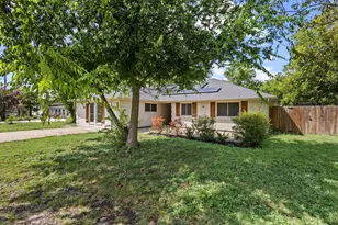 878 N Main Dr, Van Alstyne, TX 75495 - Photo 1