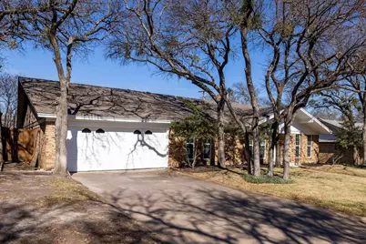 701 Kentwood Circle, Bedford, TX 76021 - Photo 4