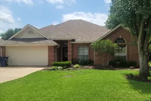 611 Linda Dr, Burleson, TX 76028 - Photo 1
