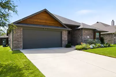 400 Brinkley Drive, Saginaw, TX 76179 - Photo 2