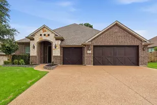 1004 Forest Hill Dr, Weatherford, TX 76087 - Photo 2