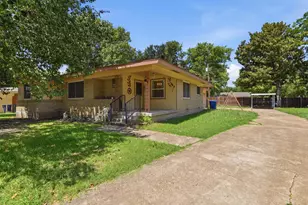 913 Blossom Circle, Garland, TX 75041 - Photo 2