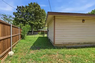 913 Blossom Circle, Garland, TX 75041 - Photo 20