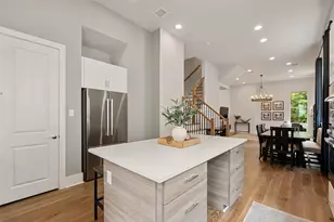 381 E Greenbriar Ln, Dallas, TX 75203 - Photo 1
